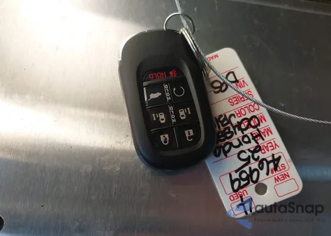 2025 Honda Odyssey Touring z USA, uszkodzony, nr VIN 5FNRL6H87SB051608